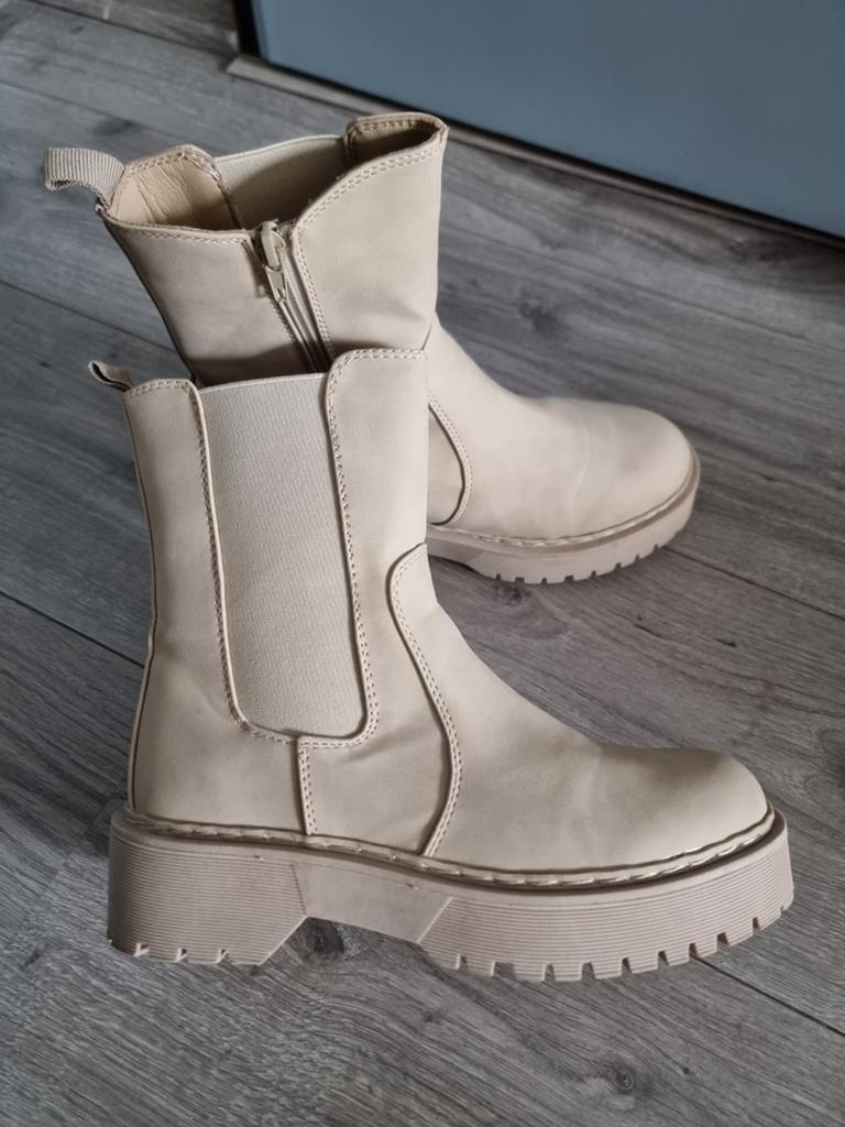 Beige-creme dames laarzen Super Cracks, maat 37, Nieuw (UB2), Kleding | Dames, Schoenen, Ophalen of Verzenden, Nieuw, Beige, Hoge laarzen