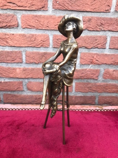 bronzen beeld, elegante dame met hoed, Ophalen of Verzenden