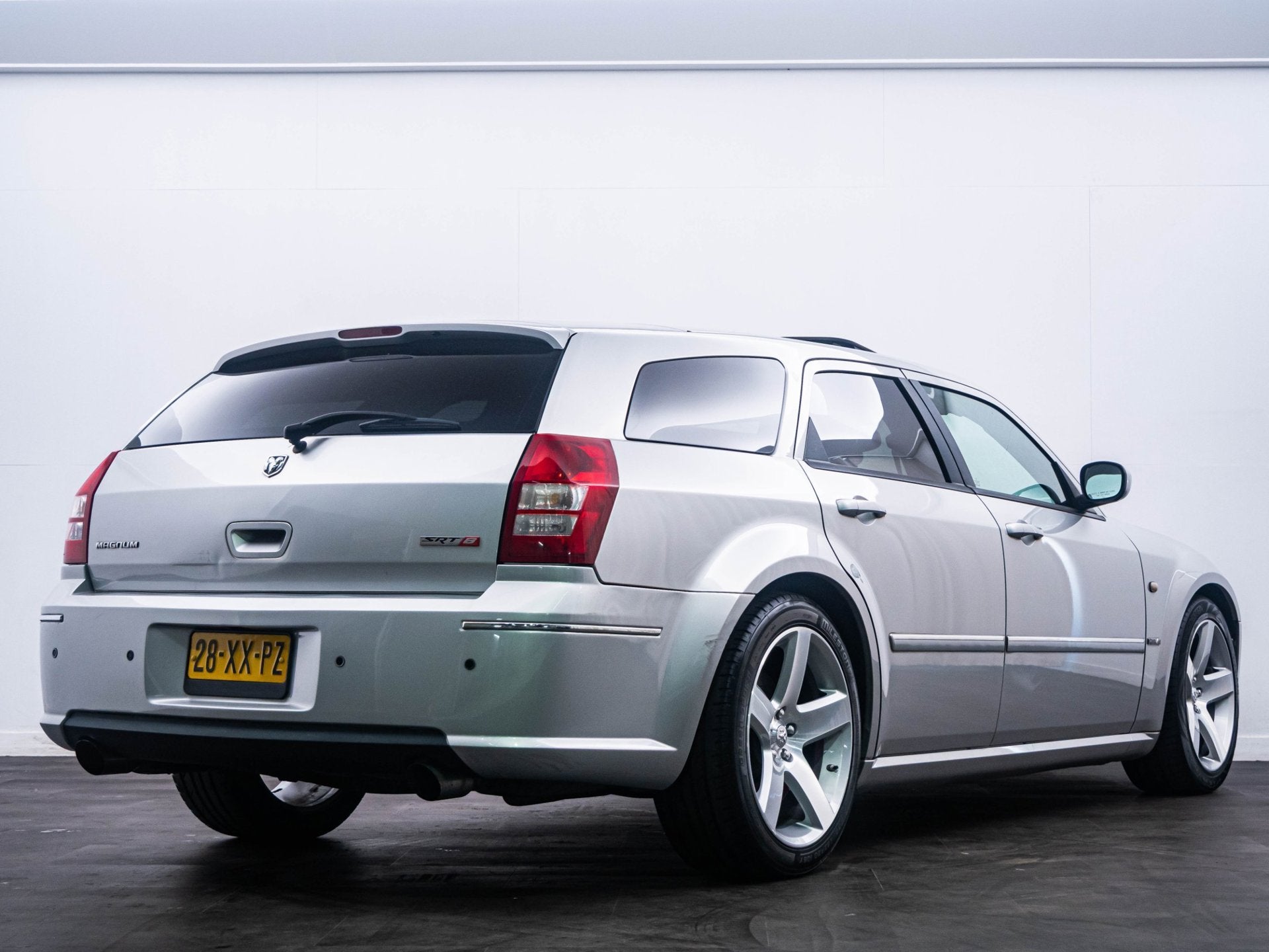 Dodge MAGNUM SRT-8 Carplay|Clima|Leder|Pano|PDC, Auto's, Dodge, Automaat, Gebruikt, Overige carrosserieën, Parkeersensor