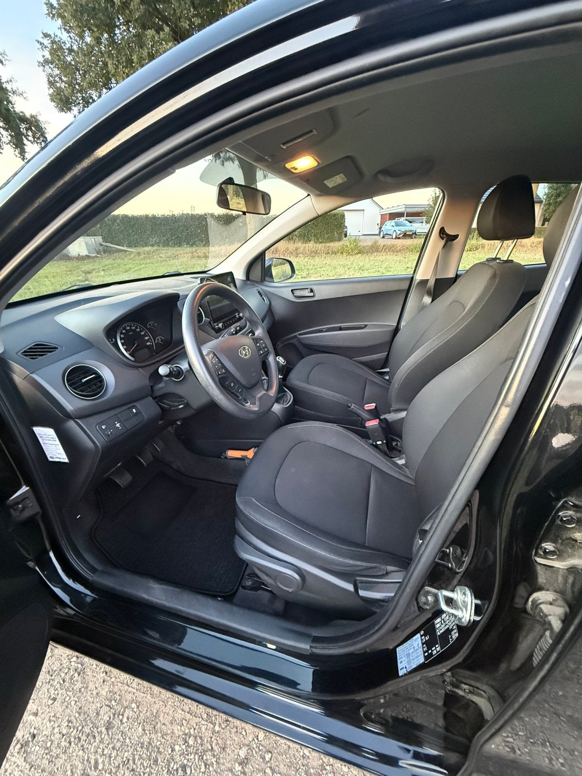 Foto 17 van Hyundai i10 1.0i 66pk 2019 Zwart