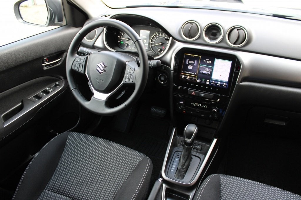 Suzuki Vitara 1.5 Hybrid Select Automaat| Navigatie | Parkee, Stof, Gebruikt, Zwart, 4 cilinders