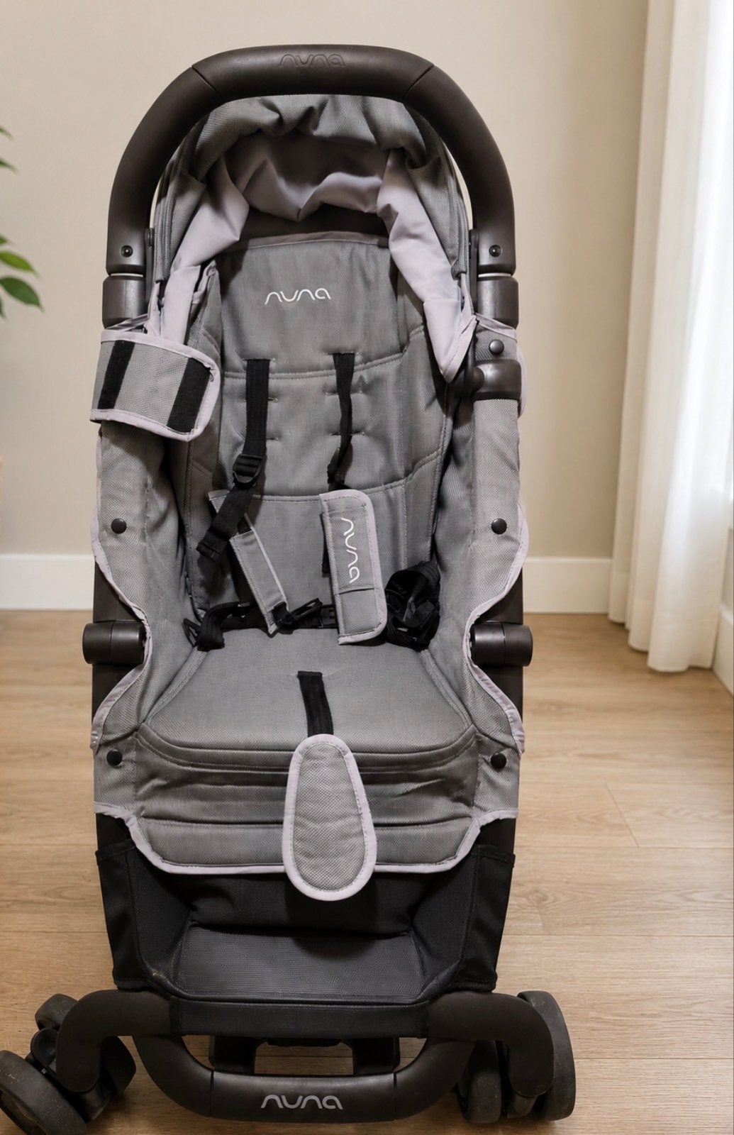 Nuna kinderwagen, grijs - Zo goed als nieuw, Kinderen en Baby's, Kinderwagens en Combinaties, Ophalen, Zo goed als nieuw, Kinderwagen