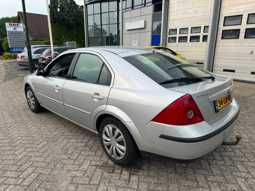 Ford Mondeo 2.0-16V Collection AUTOMAAT AIRCO, Mondeo, Zilver of Grijs, 710 kg, Hatchback
