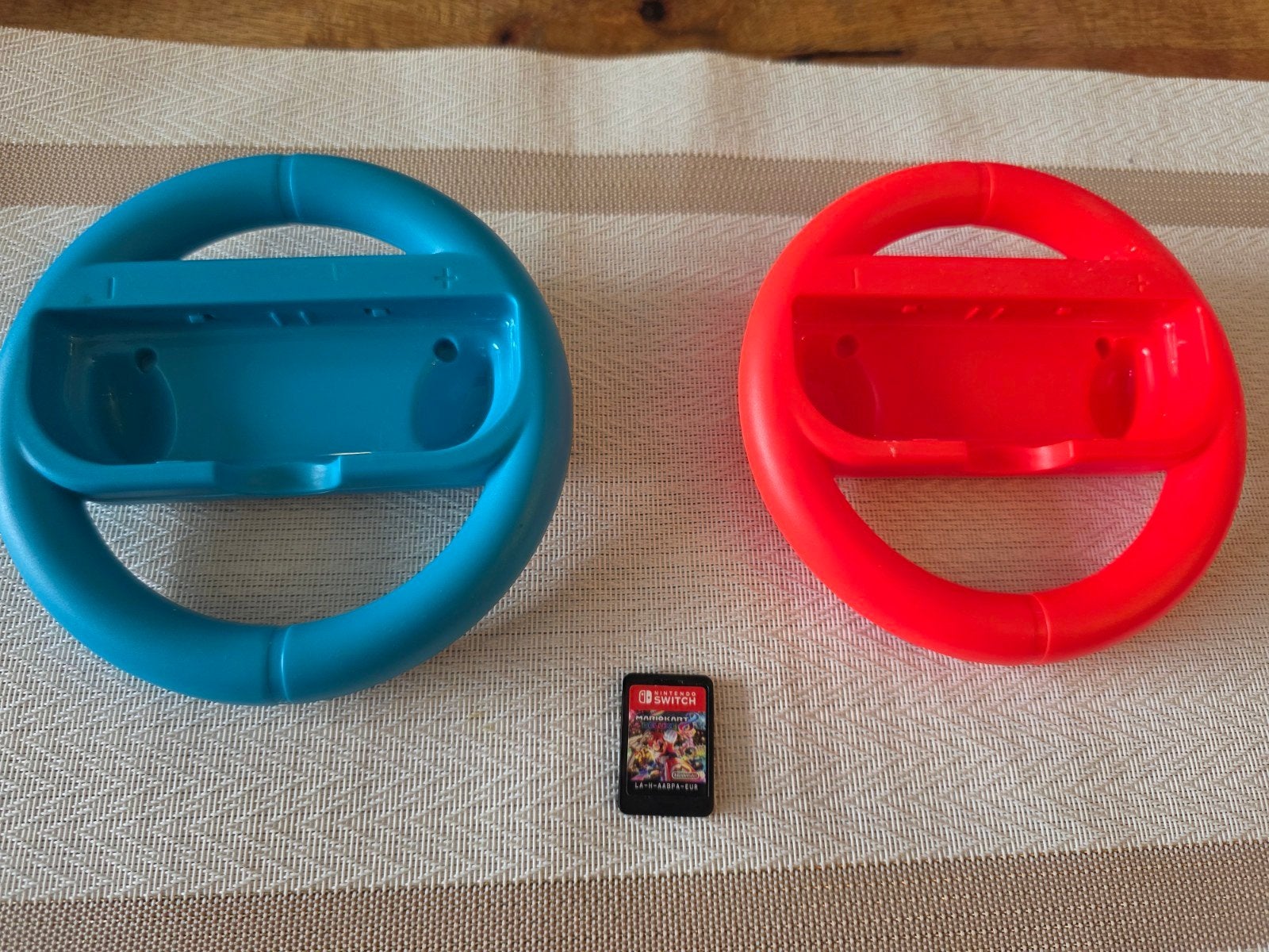 Nintendo Switch stuurwielen (2 stuks) + Mario Kart 8 Deluxe, Ophalen of Verzenden, Zo goed als nieuw