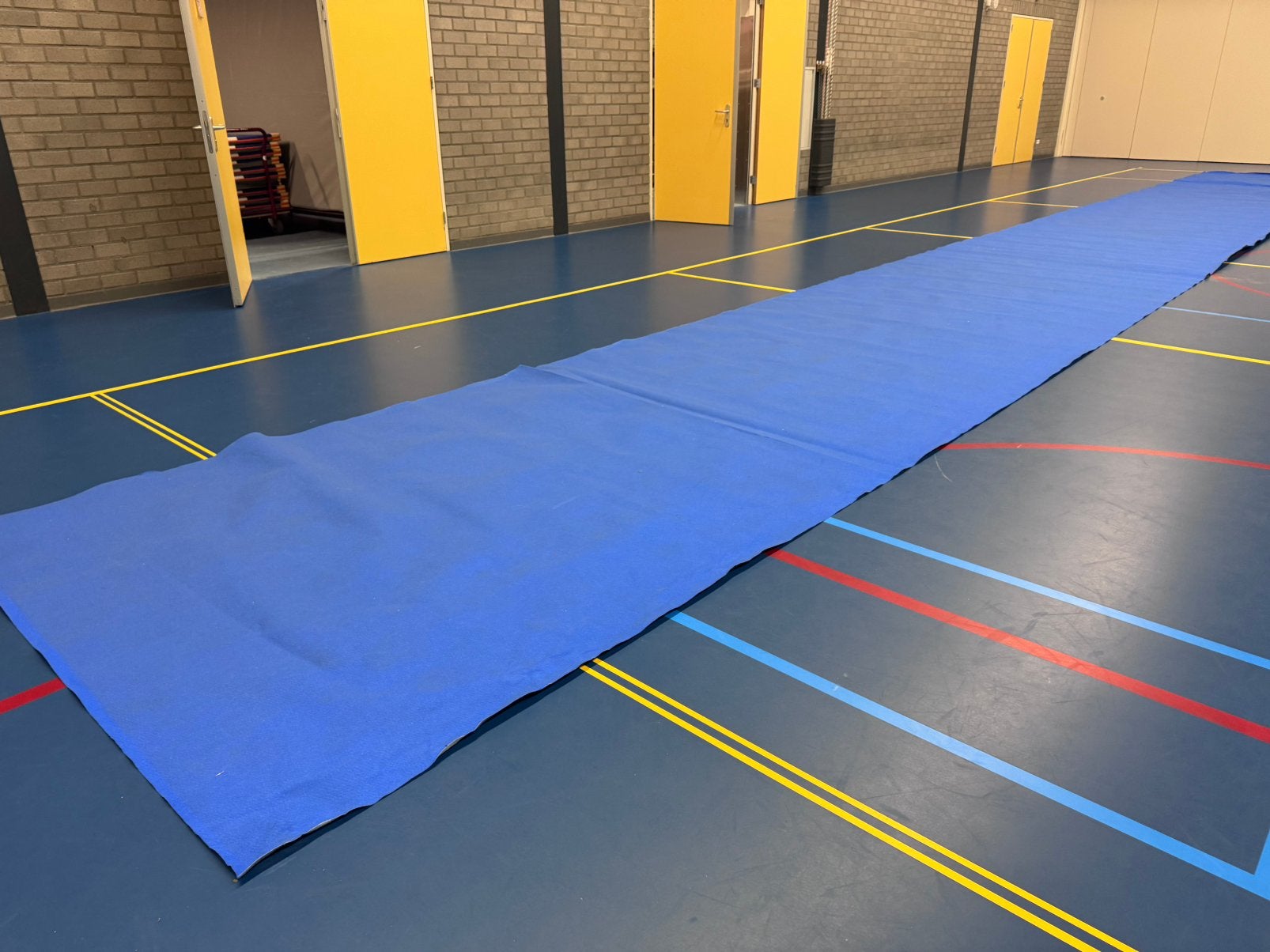 Rollen vloerbedekking voor evenementen., Ophalen, Gebruikt, Blauw, 75 m² of meer