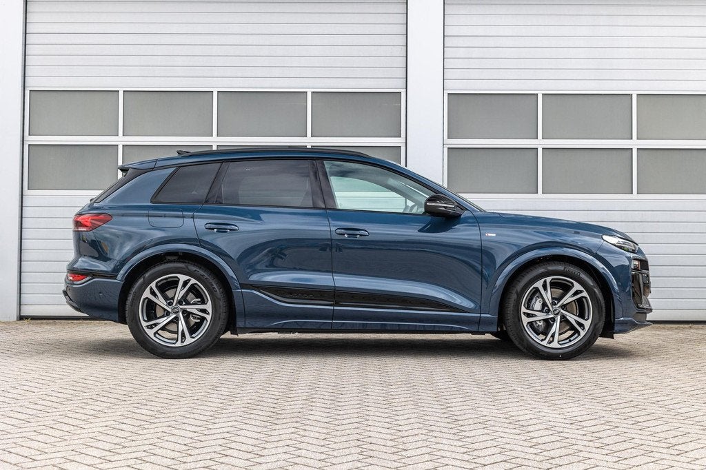 Audi Q6 e-tron 306pk S Edition Performance 100 kWh | Trekhaa, Auto's, Audi, Automaat, 12 maanden, Leder en Stof, SUV of Terreinwagen
