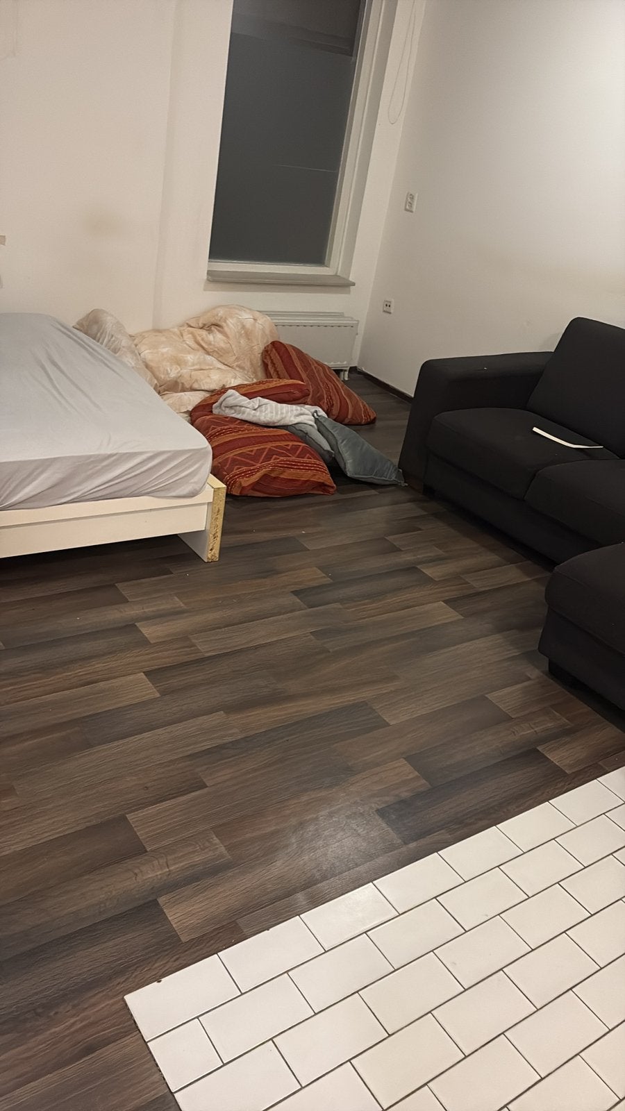 Bank en bed zitten lekker kwa stof en ligt lwjker, 50 m² of meer