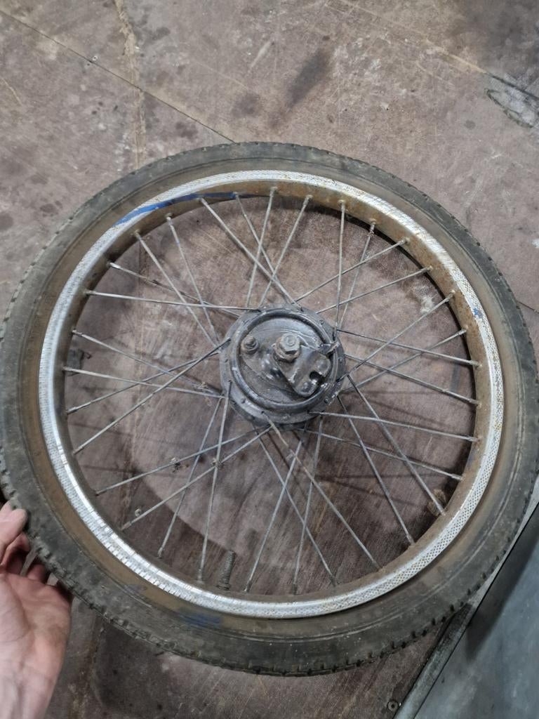 Voorwiel, met naaf Vespa Ciao rond 1968 goed te gebruiken, Ophalen of Verzenden, Gebruikt, Overige typen, Overige merken