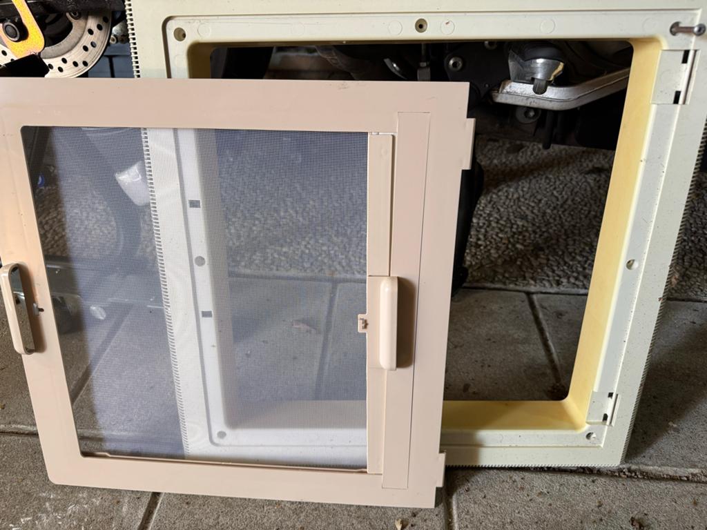 Ventilatieluik met hor voor caravan/camper, Ophalen, Gebruikt
