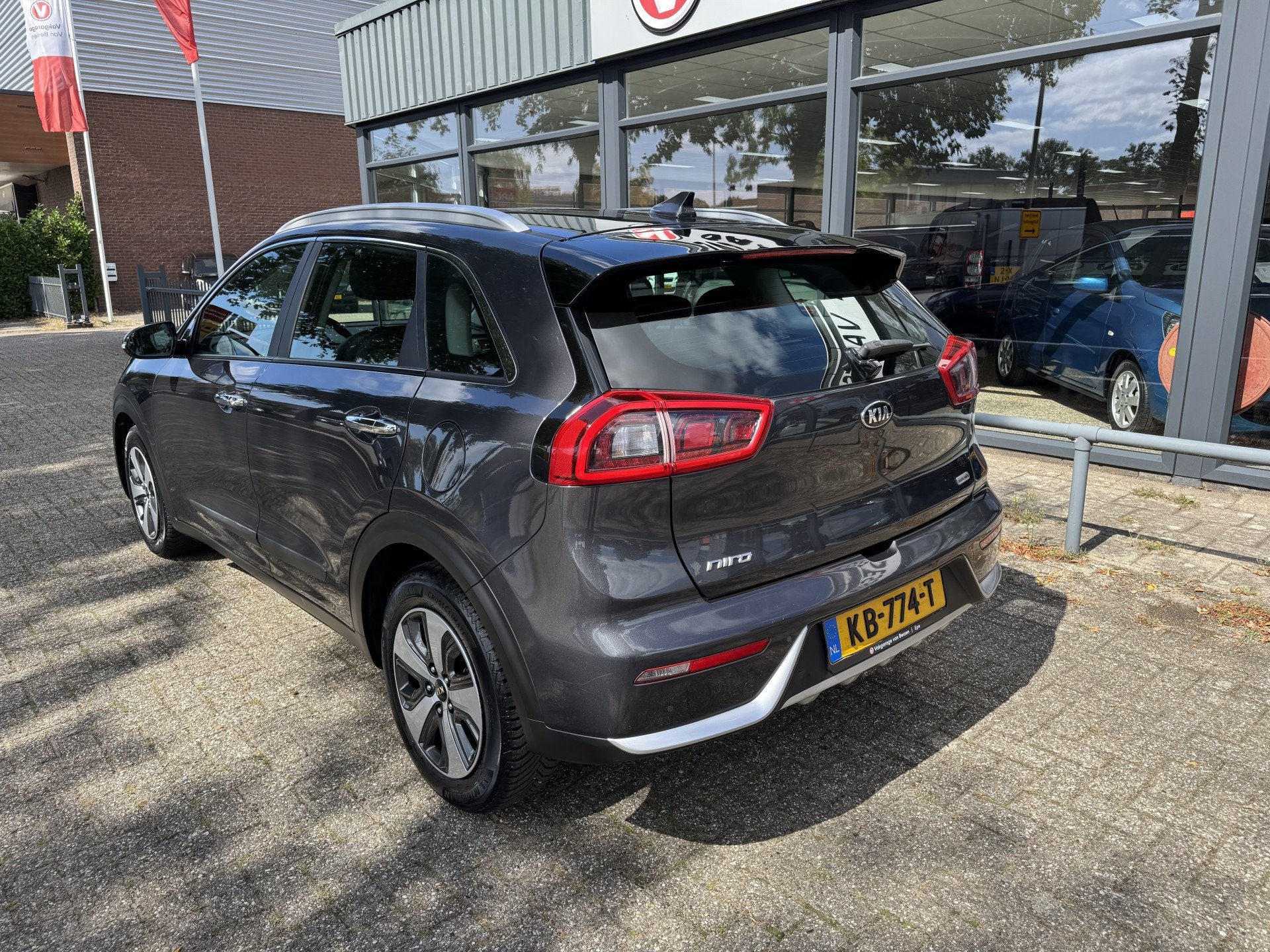 Kia Niro 1.6 GDi Hybrid First Edition AUTOMAAT-CAMERA-CRUISE, Auto's, Kia, Stof, Gebruikt, Parkeersensor, Origineel Nederlands
