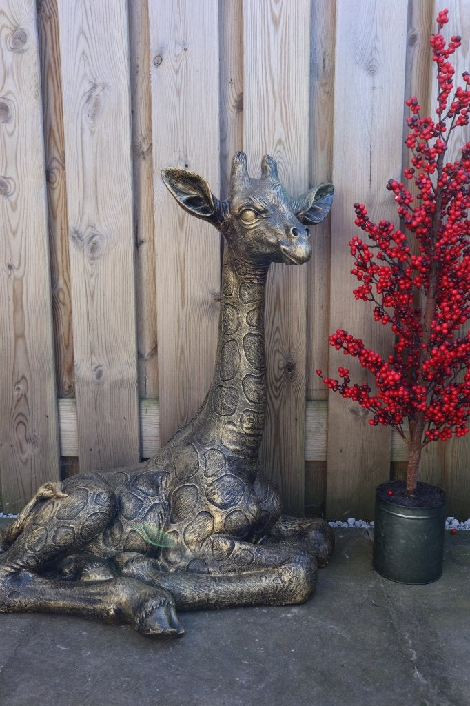 Liggend giraffe beeld goud 79 cm | Tuinbeeld & woondecoratie, Dierenbeeld, Kunststof, -, -