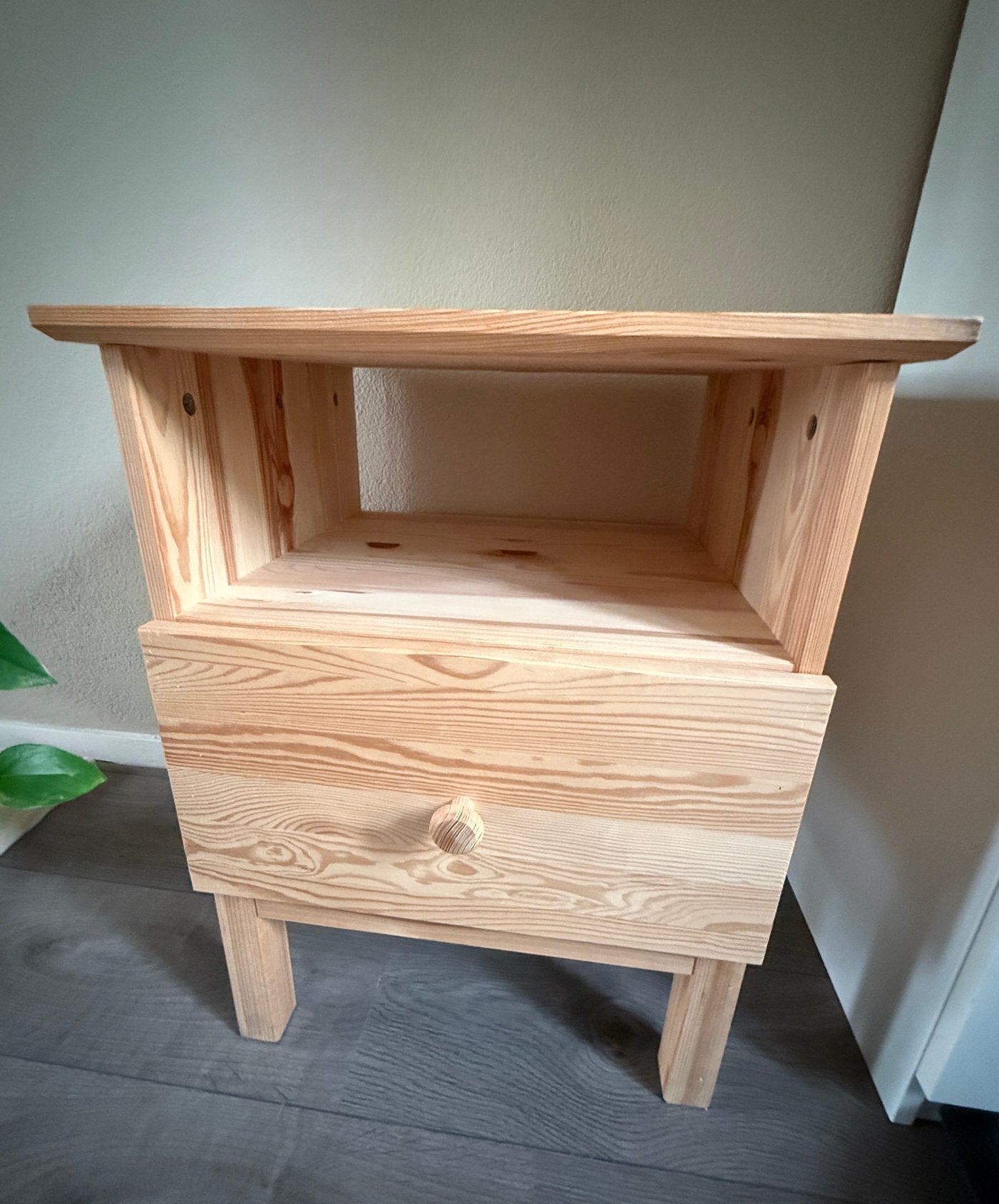 Nachtkastje Ikea Tarva massief grenen