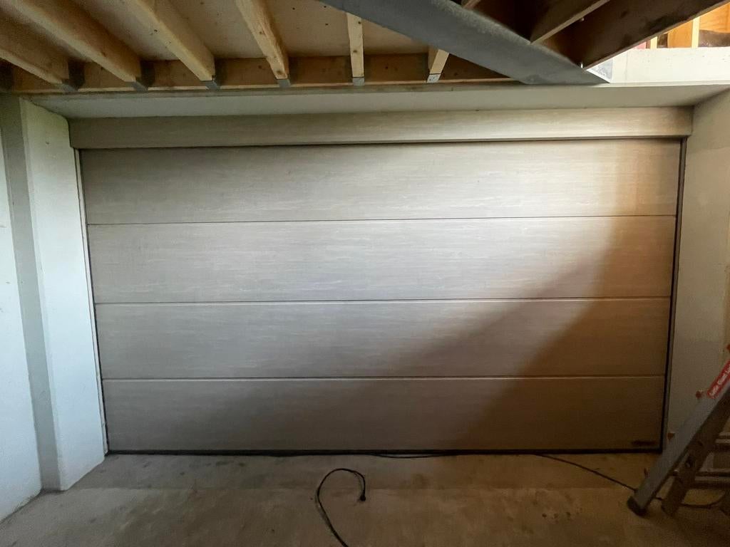 Garagedeur electrisch 242cm x 408cm, Doe-het-zelf en Verbouw, Deuren en Horren, Ophalen, Kunststof, 120 cm of meer, Garagedeur
