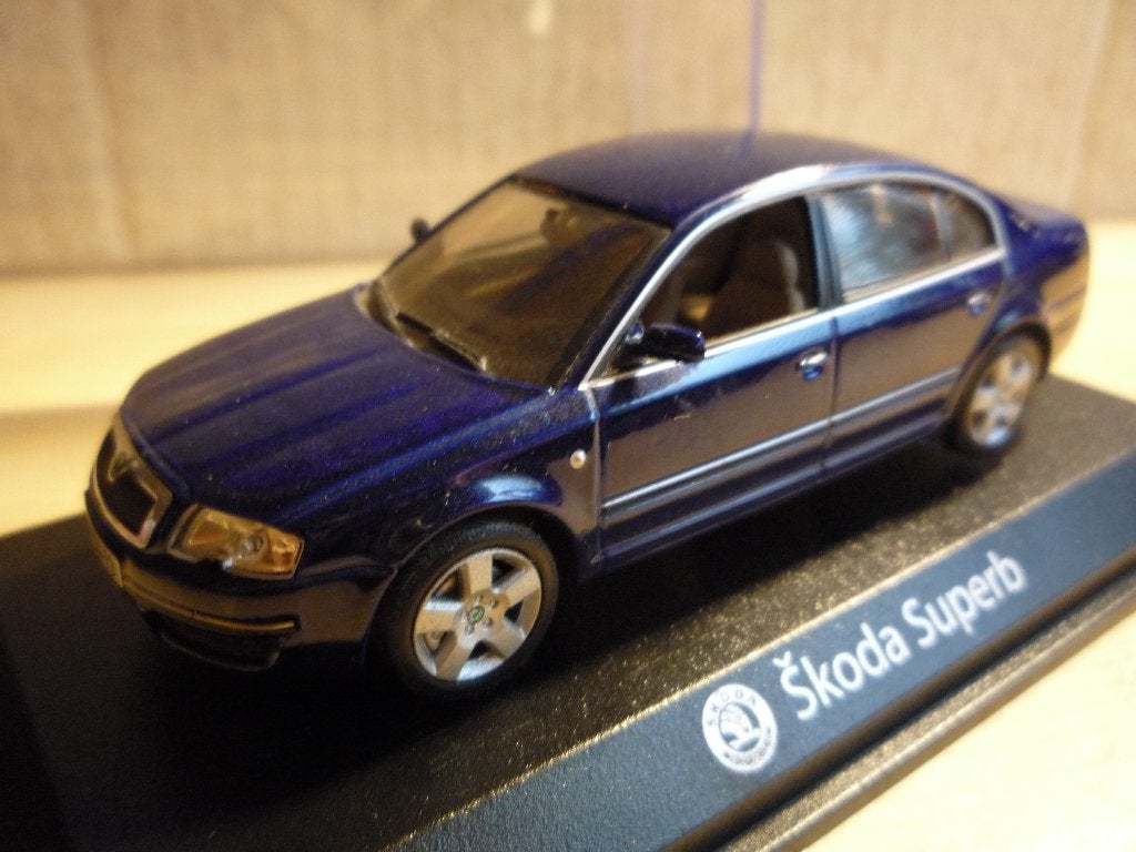Skoda SuperB 2004 donkerblauw metallic Norev 1:43, Ophalen of Verzenden, Zo goed als nieuw, Auto, Norev