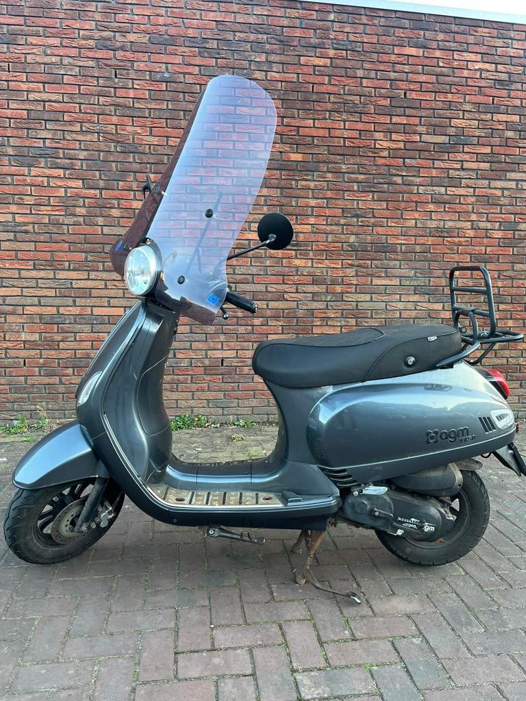 AGM VX50 Scooter - Blauw Kenteken, Inclusief Helm & Ketting, Ophalen, Gebruikt, Benzine, Overige merken