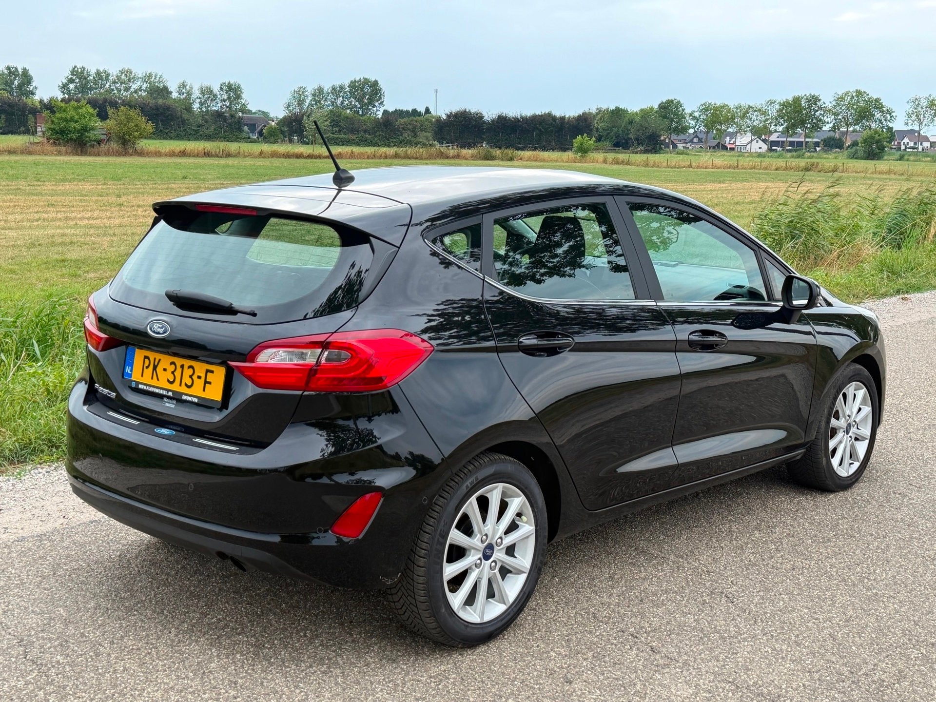Ford Fiesta 1.5 TDCi Titanium APK 07-2027 Airco Nette staat!, Auto's, Ford, Voorwielaandrijving, Gebruikt, 4 cilinders, Zwart