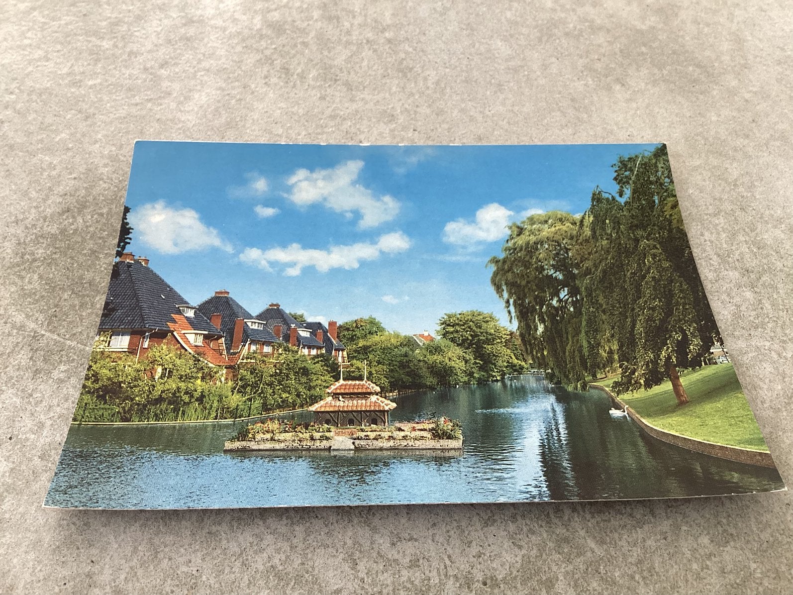 Tiel.    Stadsgracht met Vogeleiland, Ophalen of Verzenden, Gelderland