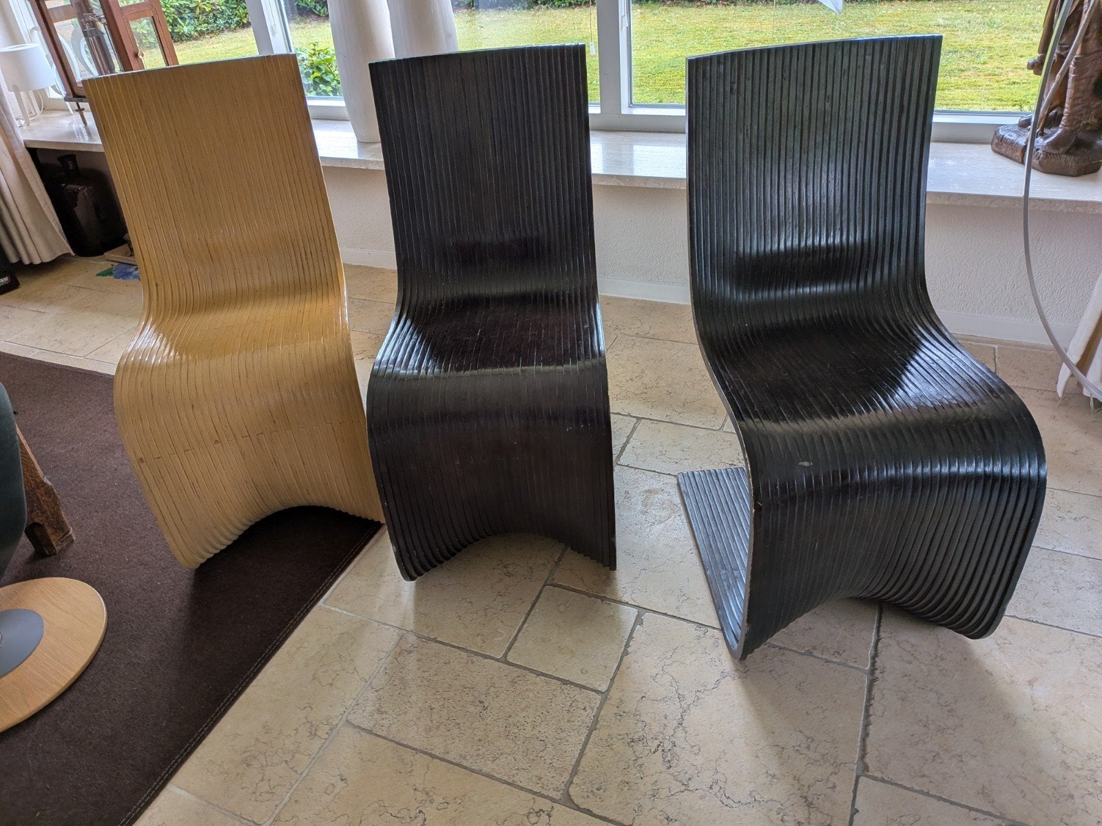 eetkamerstoelen, twee blank en 4 zwart, Ophalen, Gebruikt, Rechthoekig