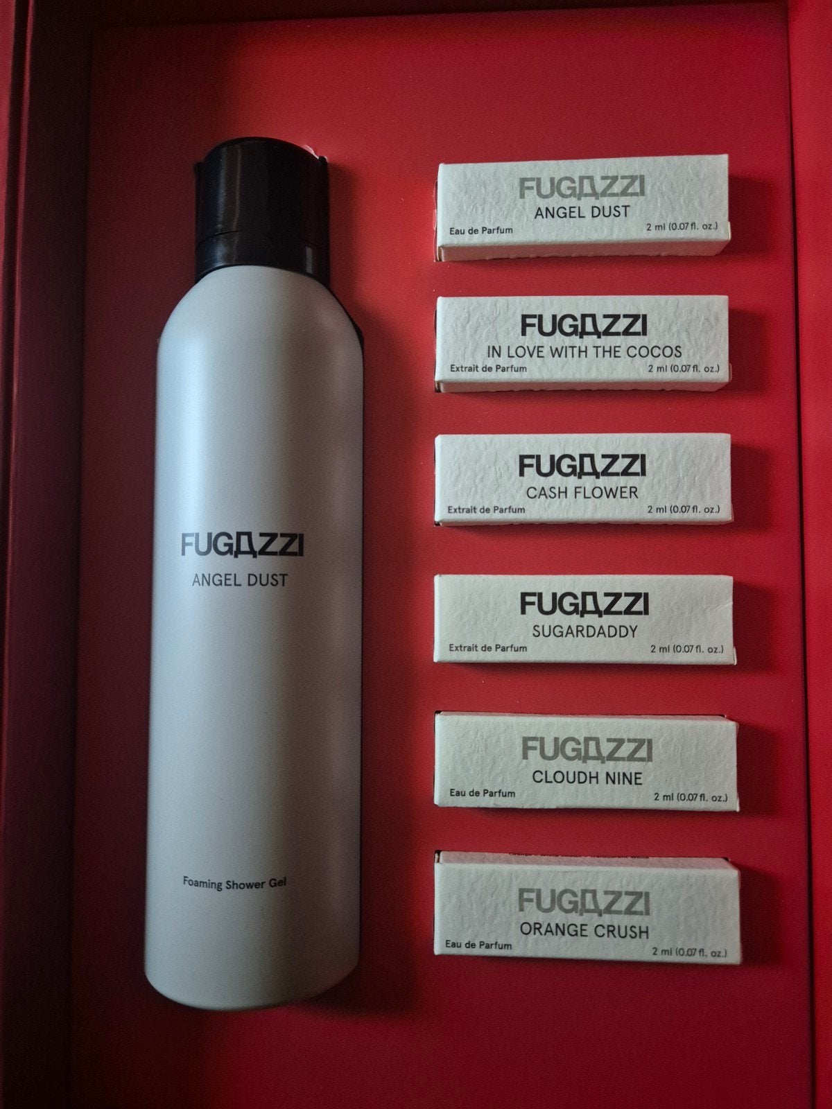 Fugazzi Angel Dust Douchegel & Parfum Sample Set, Sieraden, Tassen en Uiterlijk, Uiterlijk | Parfum, Ophalen of Verzenden