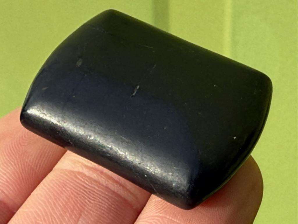Shungite Shungiet handsteen kussensteen mineralen  A, Verzamelen, Mineralen en Fossielen, Ophalen of Verzenden, Mineraal