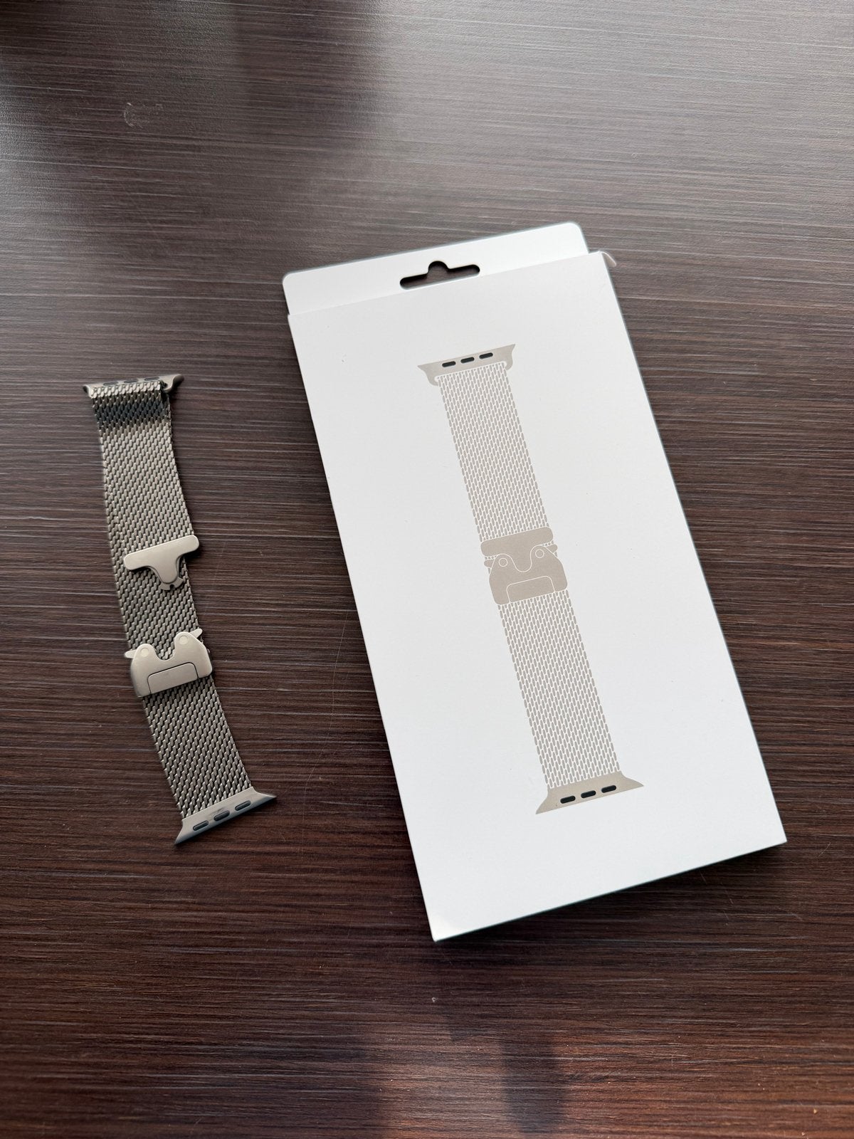 Apple Watch Milanese Loop Band Titanium Grade 2, IOS, Ophalen of Verzenden, Zo goed als nieuw, Waterdicht