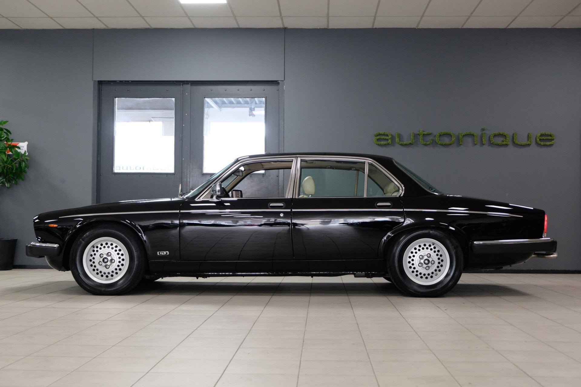 Daimler Double Six 5.3 V12 VandenPlas goed onderhouden, foto 4