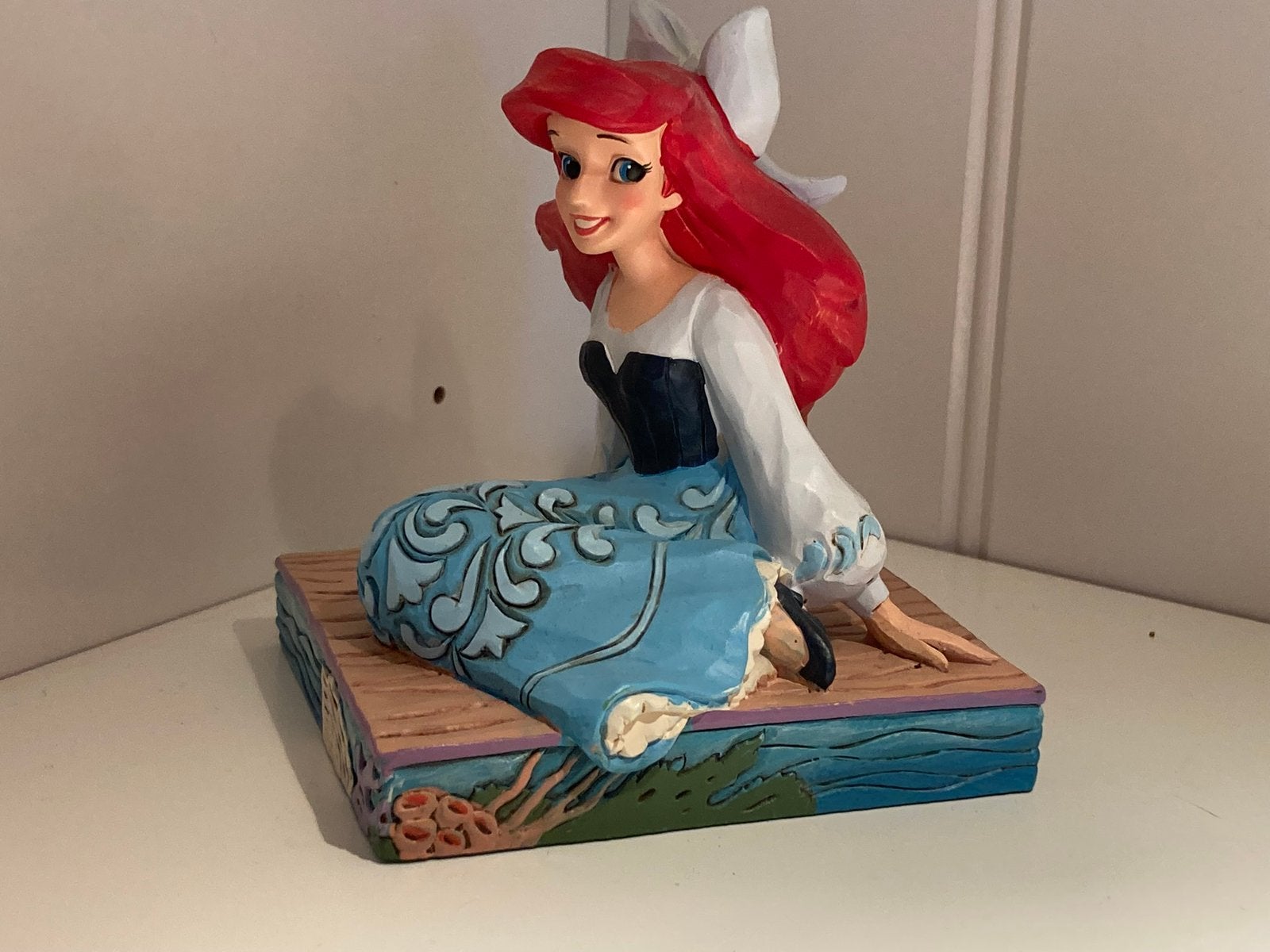 Disney traditions zittend Ariel, Ophalen of Verzenden, Zo goed als nieuw, Beeldje of Figuurtje