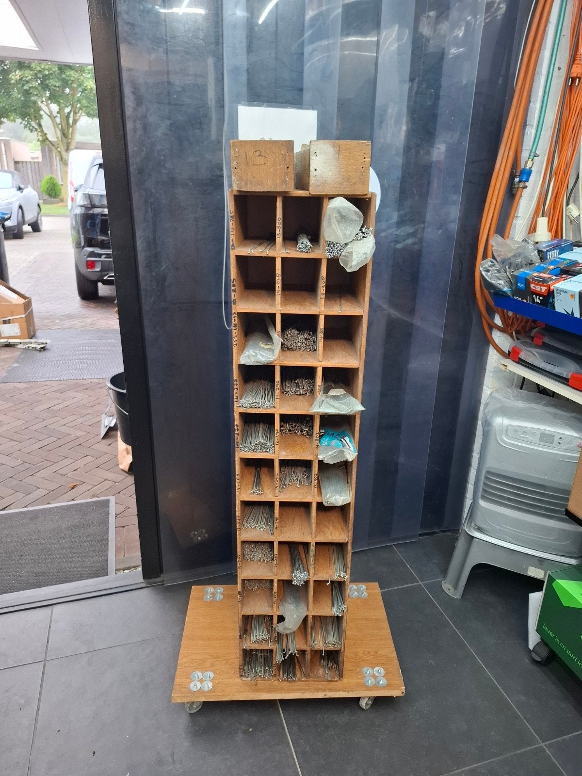 Spaken kast met 33 vakken, Gebruikt, Overige materialen, Kinderfiets, Ophalen