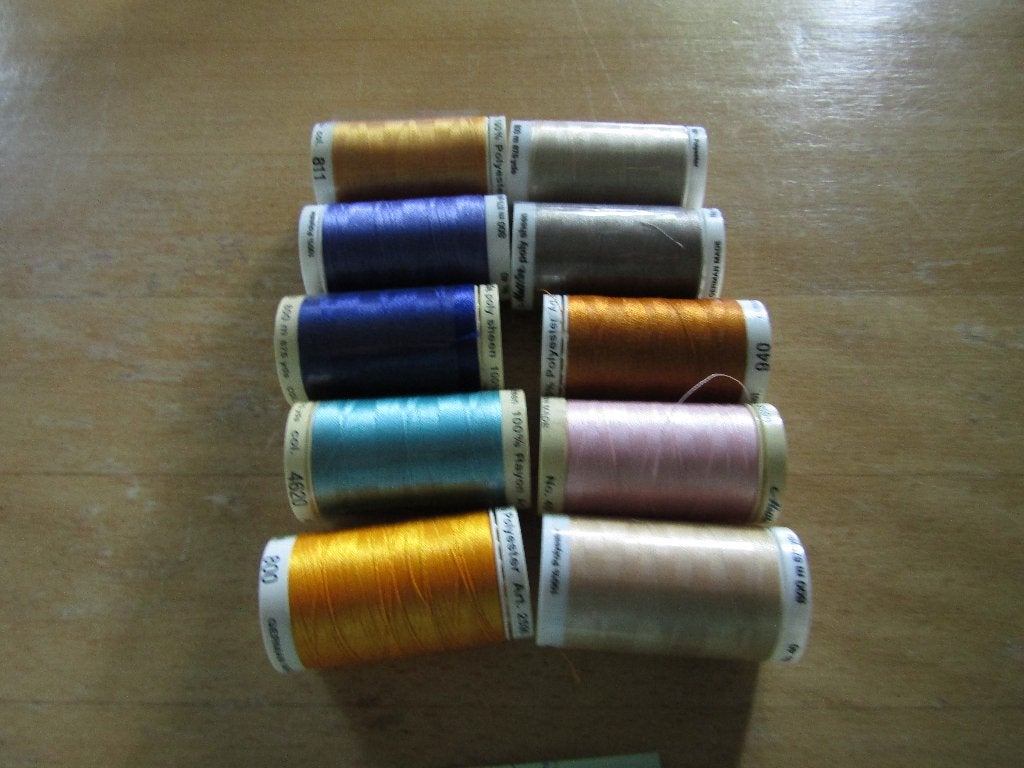 10 Grote Volle Klossen Mettler dikte 40 .800 mtr, Ophalen of Verzenden, Nieuw, Machineborduren, Borduurgaren of Zijde
