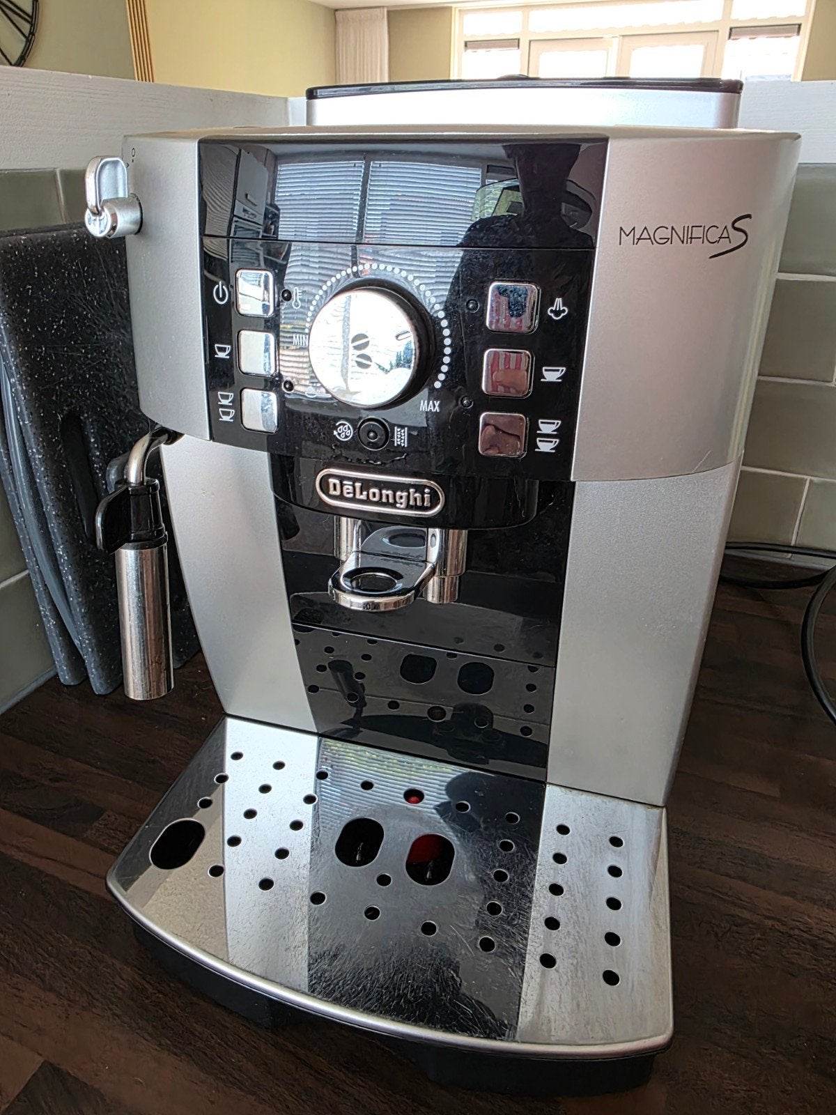 De'Longhi Magnifica S ECAM 21.117.SB, Koffiemachine, Zo goed als nieuw, 4 tot 10 kopjes, Gemalen koffie