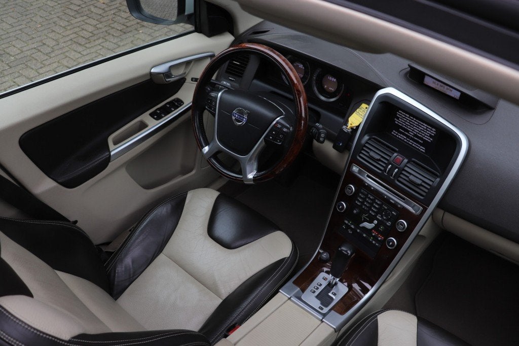 Volvo XC60 3.2 AWD SUMMUM/ORIG.NL/PAN.DAK/NAVI/STOEL.VERW/CA, Auto's, Automaat, 238 pk, Open dak, Wit