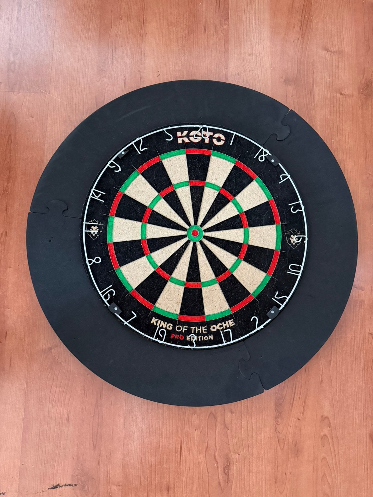 Dartbord met surround ring, Ophalen of Verzenden, Dartbord