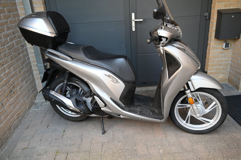 Honda sh150 - 2017, Motoren, Gebruikt, Particulier, 11 kW of minder, Automaat