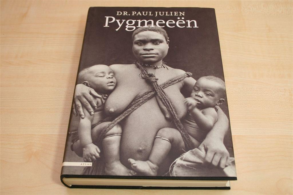 Pygmeeën — Ervaringen Afrika [1932-1959] — Julien, Boeken, Ophalen of Verzenden, Zo goed als nieuw, Europa