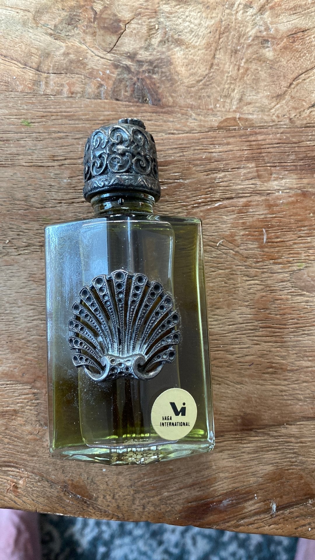Oud parfum flesje in goede staat en gevuld, Sieraden, Tassen en Uiterlijk, Uiterlijk | Parfum, Ophalen of Verzenden, Zo goed als nieuw