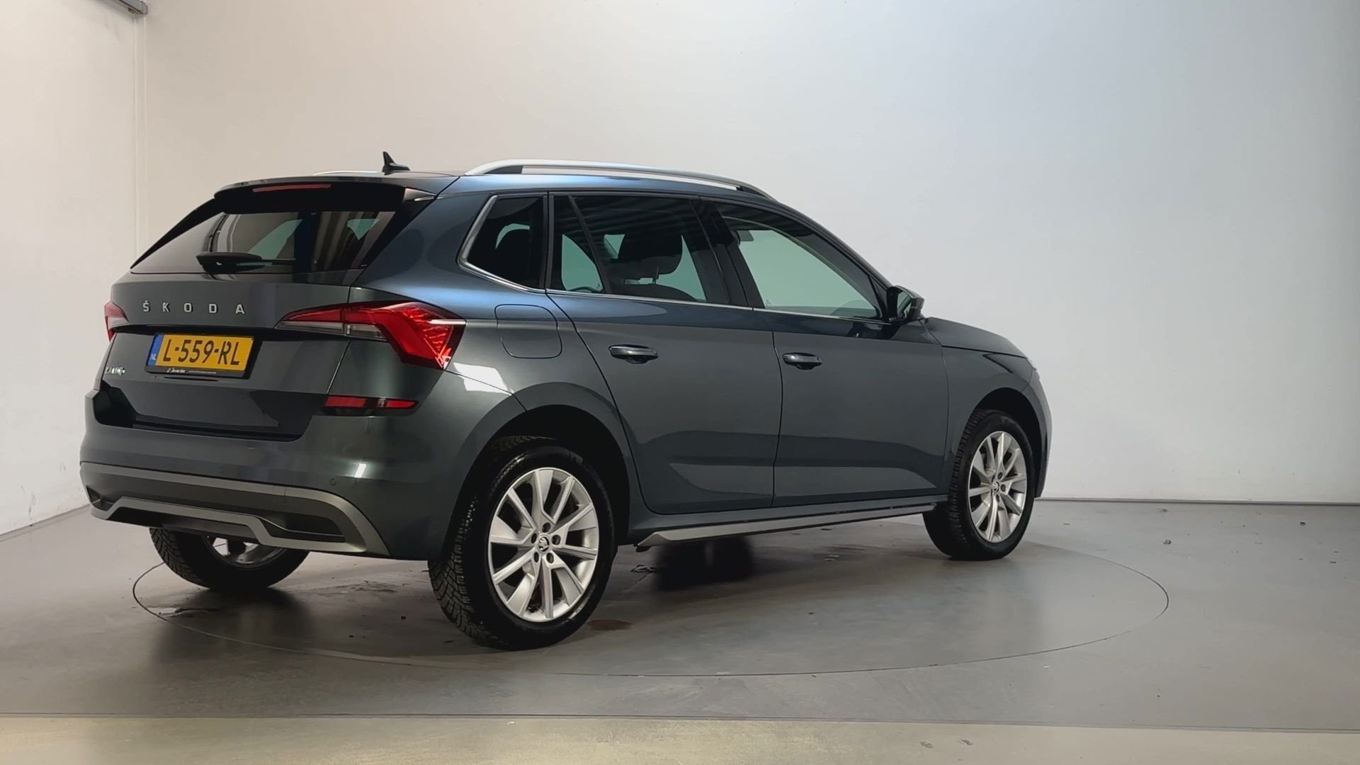 Skoda Kamiq 1.0 TSI 110pk Business Edition LED Stoelverwarmi, Dealer onderhouden, Stof, Gebruikt, Met garantie (alle)