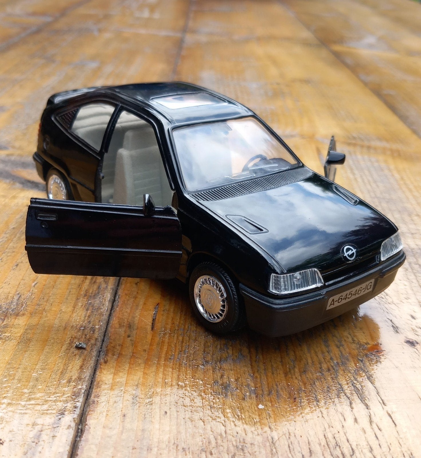 'Hot Hatch' Opel kadett Gsi 16V 1/24, Ophalen of Verzenden, Overige merken