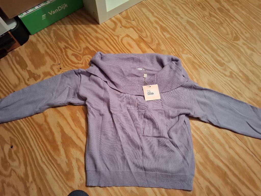 Nieuwe off sholder trui Lvcillia maat S/M, Lvcillia, Paars, Nieuw, Ophalen of Verzenden