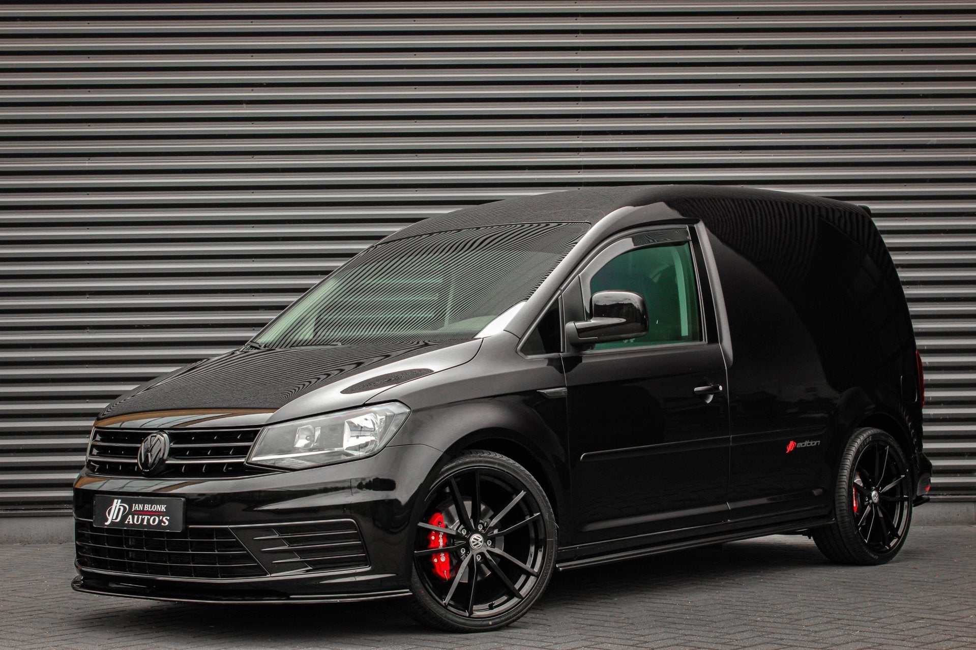 Volkswagen Caddy 2.0 TDI 185PK JB- EDITION / FULL BLACK / SC, Auto's, 4 cilinders, Volkswagen, Zwart, Leder