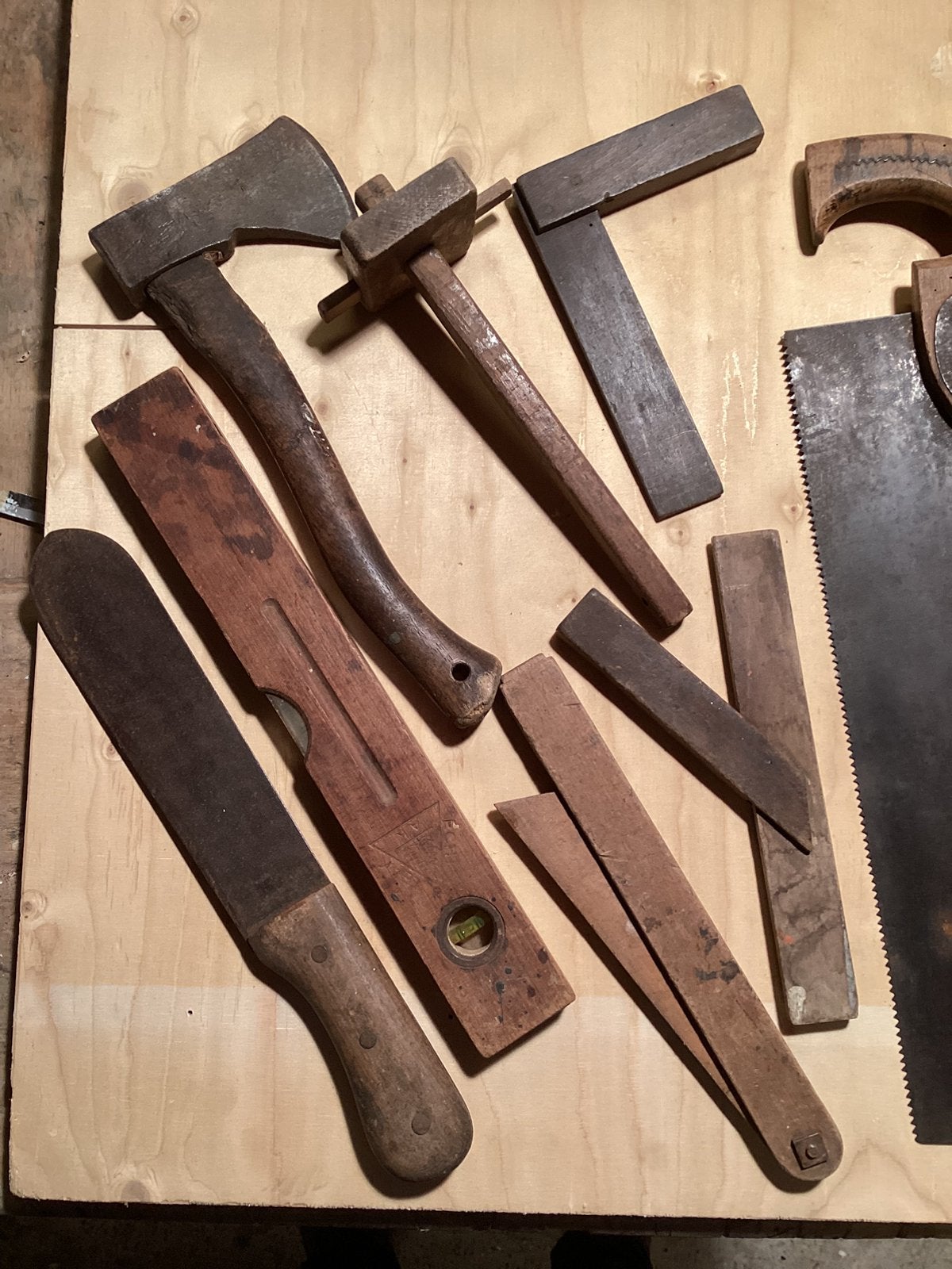 Antieke zaag, kapmes, bijl, kruishout, verstekhaak, waterpas, Ophalen of Verzenden