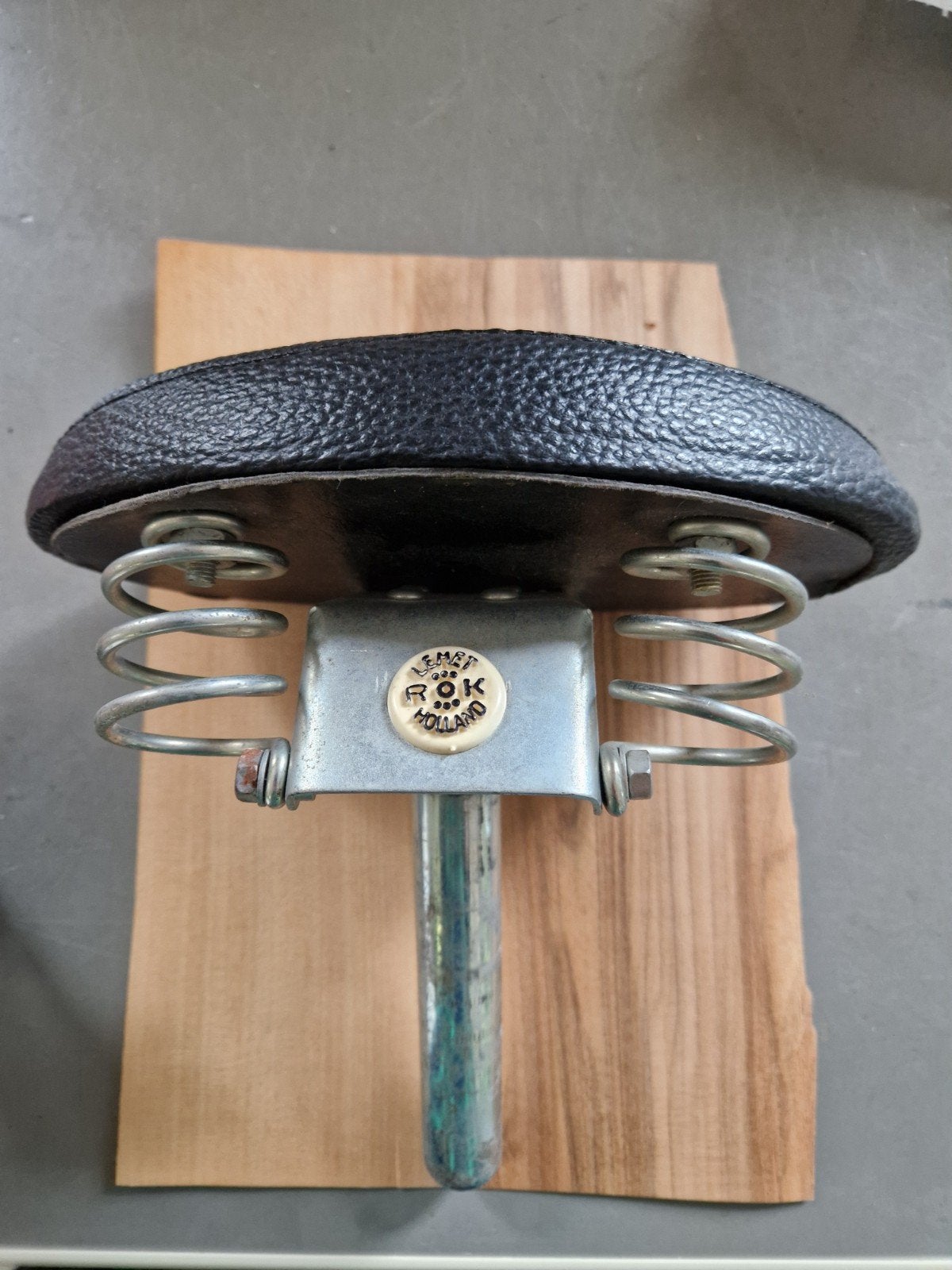 Vasad rok zadel Lemet vintage, Fietsen en Brommers, Ophalen of Verzenden, Zo goed als nieuw, Lemet