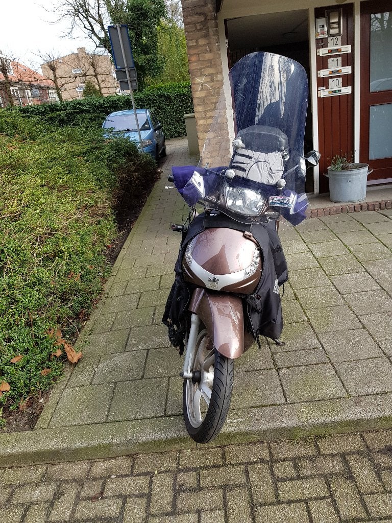 Peugeot Tweet 45km 2011 KM 9000-Altijd garage-Met windscherm, Ophalen, Overige modellen, Maximaal 45 km/u, Zo goed als nieuw