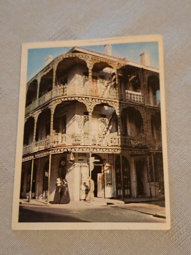 Prentje/Chromo : Old French Carré / Louisiana / Victoria, Gebruikt, Ophalen of Verzenden, 1940 tot 1960, Gebouw