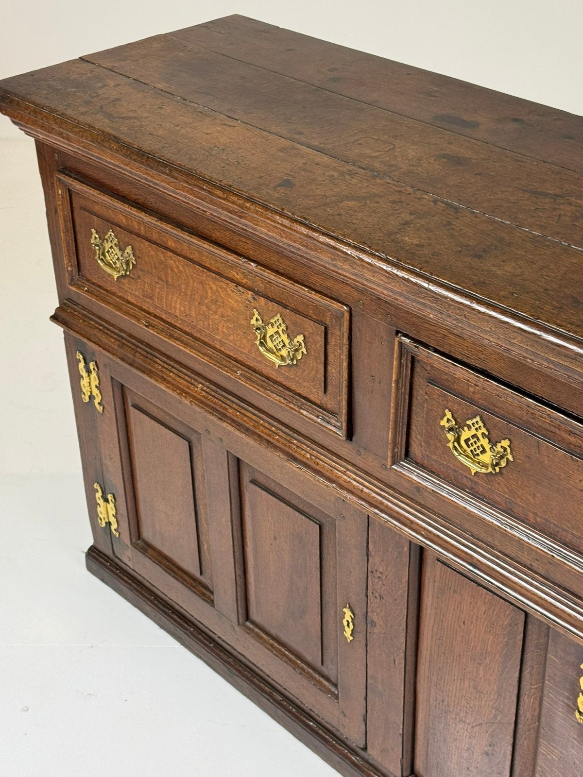Antiek engels dressoir eiken ca. 1720, Ophalen, Zo goed als nieuw, 25 tot 50 cm, Eikenhout