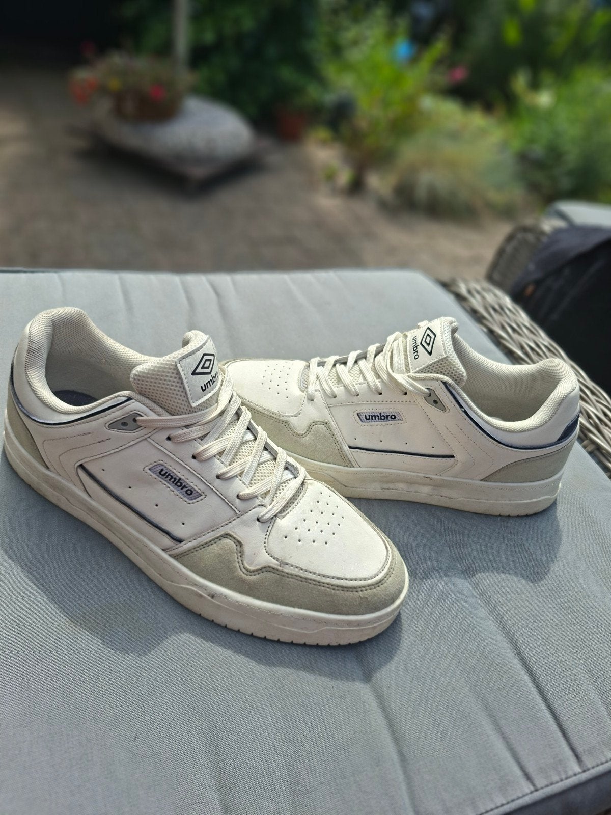 Umbro sportschoenen maat 44 - Zo goed als nieuw, Ophalen, Zo goed als nieuw, Umbro, Sportschoenen