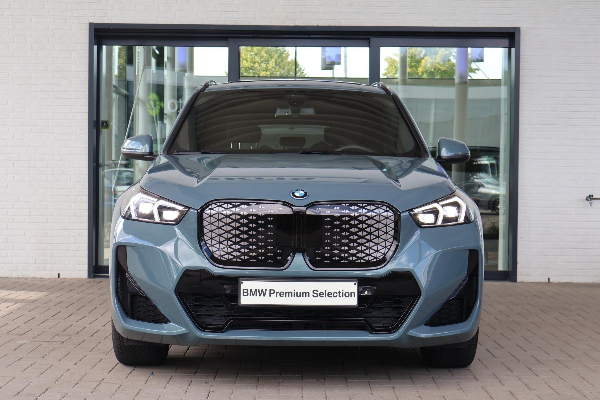 BMW iX1 eDrive20 67 kWh | M Sport | Driving Assistant Plus |, Auto's, Gebruikt, Met garantie (alle), 204 pk, SUV of Terreinwagen