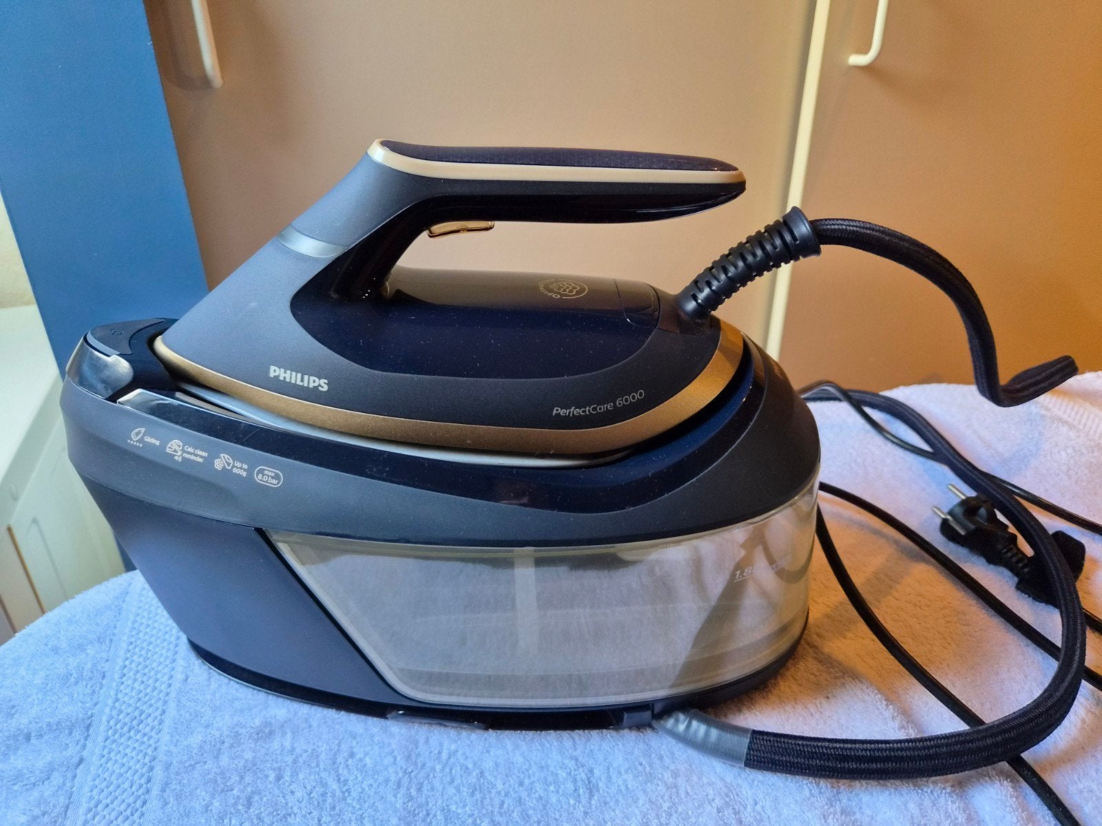 Philips PerfectCare Elite 6066 Stoomgenerator, Ophalen, Zo goed als nieuw, Strijkijzer met snoer