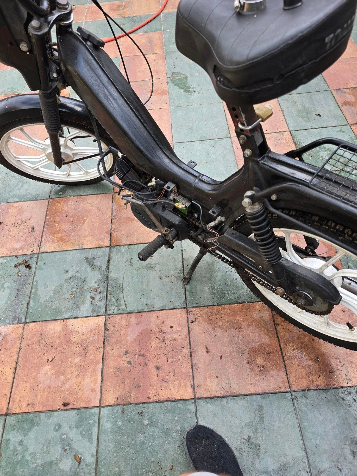 Tomos bromfiets - Zwart, opknapper, Fietsen en Brommers, Brommers | Tomos, Ophalen, Gebruikt, Maximaal 45 km/u, Overige modellen