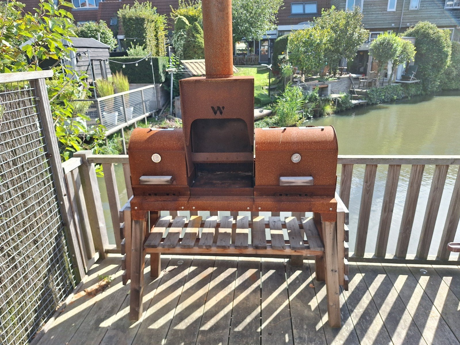 houtgestookte bbq met pizza oven, Ophalen, Zo goed als nieuw