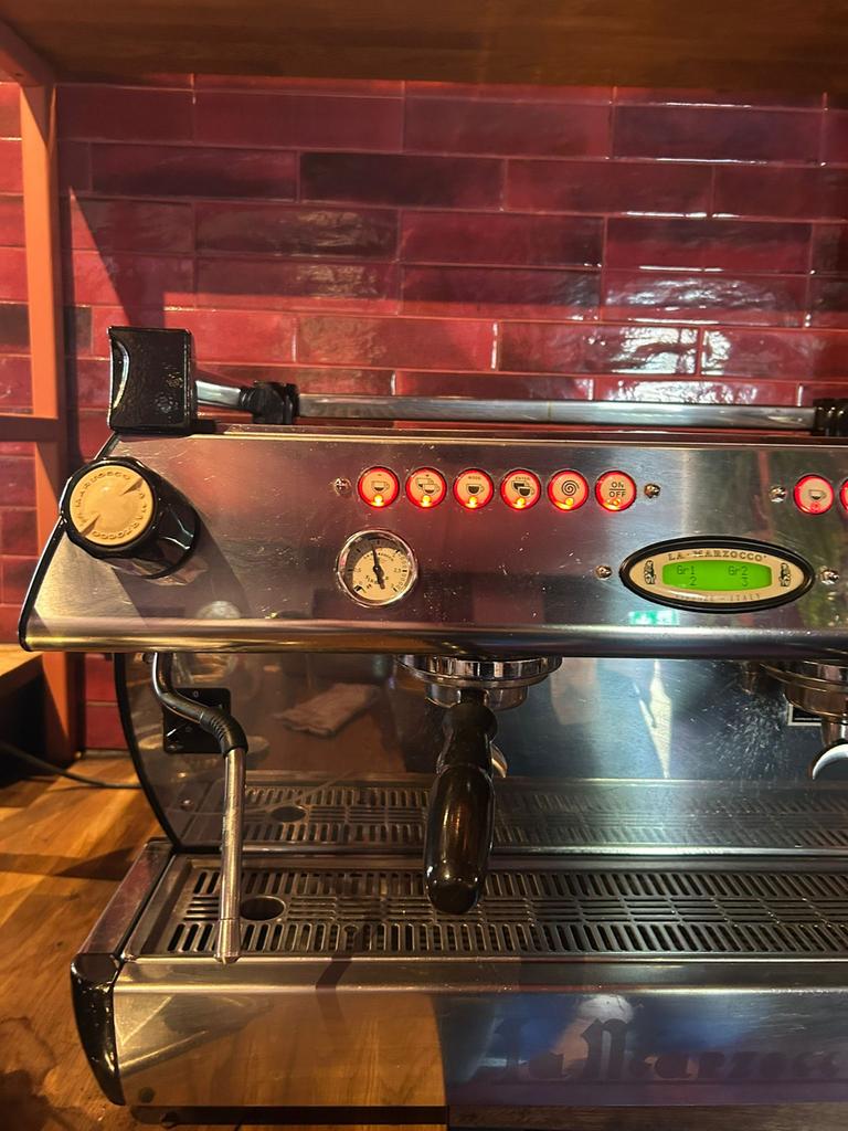 Professionele La Marzocco Espresso Machine, Gebruikt, Espresso apparaat, 10 kopjes of meer, Gemalen koffie